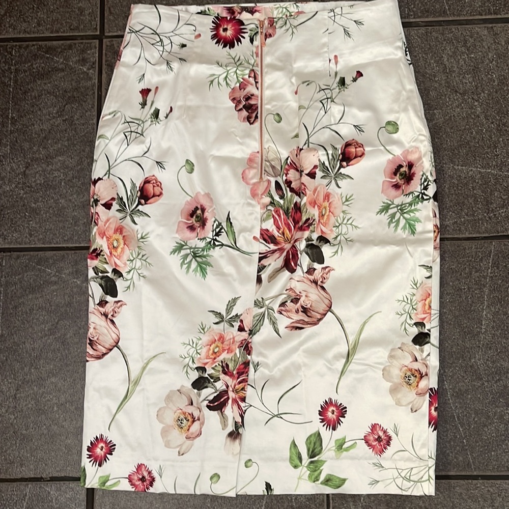 CUE floral skirt size 12 over the knee worn once original price $259 - Picture 2 of 5